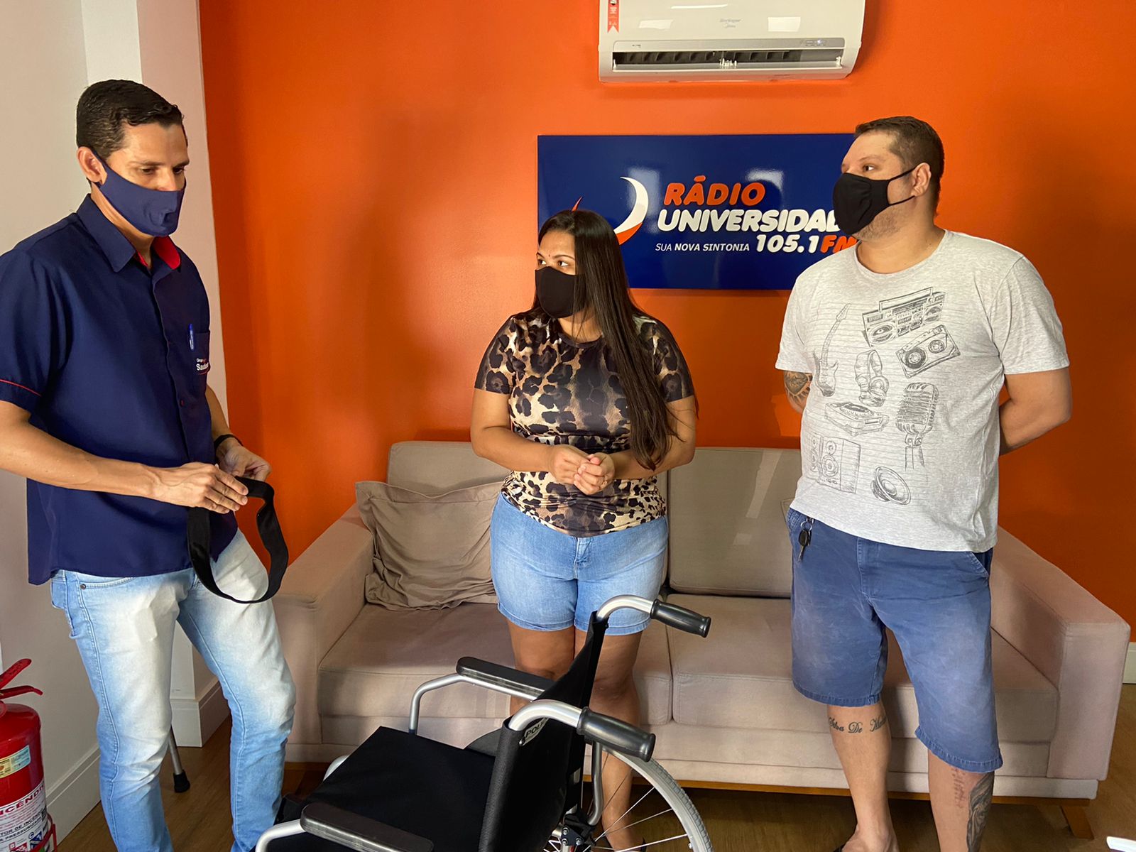 Hospital Day, Rádio Universidade e grupo Saudental entregam mais uma cadeira de rodas