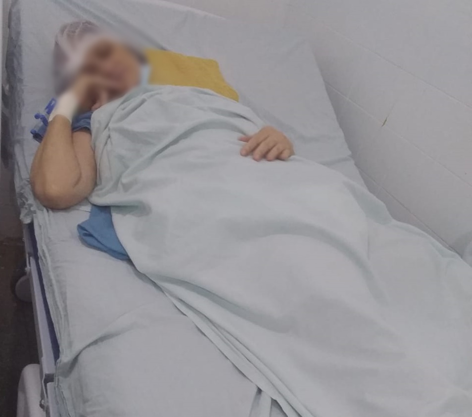 Homem diz que sua mãe está internada há 3 semanas aguardando cirurgia no Complexo de Patos: “sem respostas”