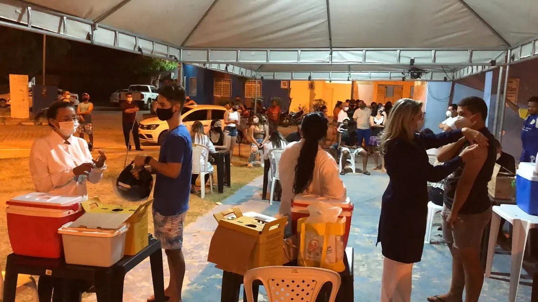 Vacinação contra covid no bairro Jatobá atende 288 pessoas com 20 anos ou mais