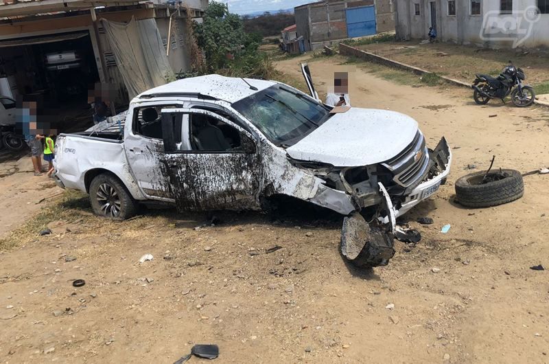 Prefeito de Itaporanga perde controle de veículo e capota em rodovia nesta sexta (20)