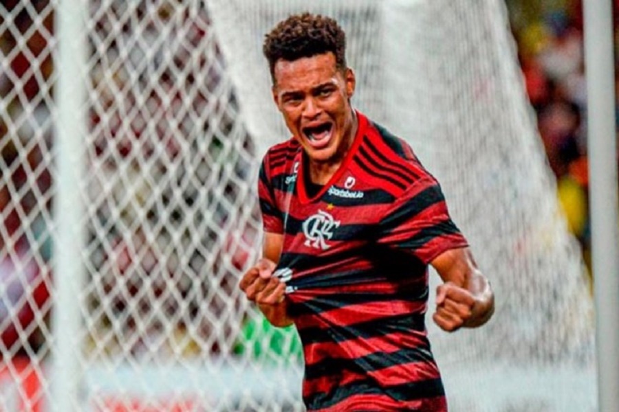 Jogador deixa o Flamengo e é anunciado por time da Inglaterra