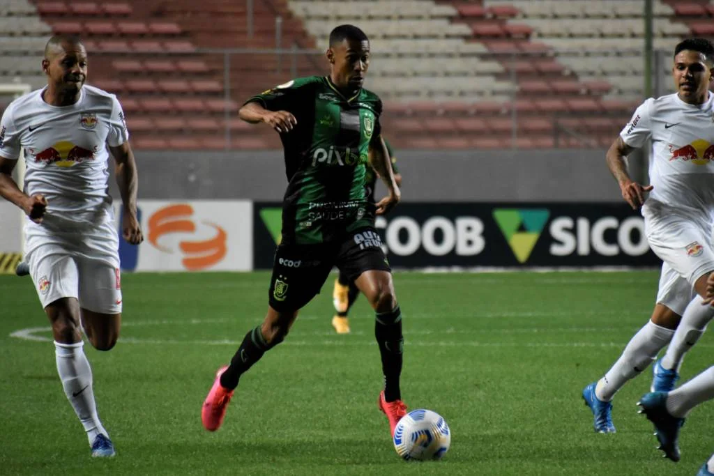 Bragantino fecha rodada com vitória diante do América-MG e retoma G-4