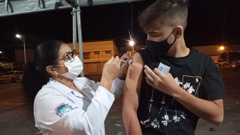 Ministério da Saúde promete terceira dose de reforço e redução de aprazamento das vacinas covid-19 para setembro