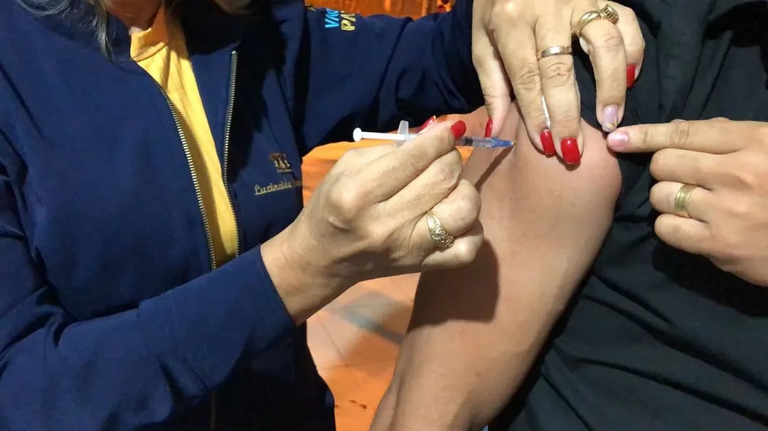 Covid-19: metade das prefeituras aplicou a 1ª dose em 70% dos adultos
