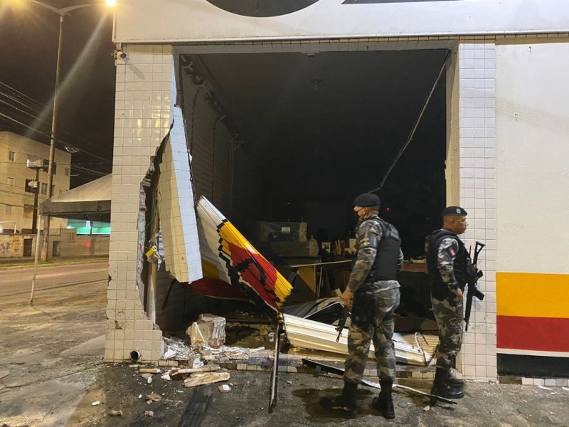 Gangue da marcha à ré arromba duas lojas em JP e acaba presa pela PM