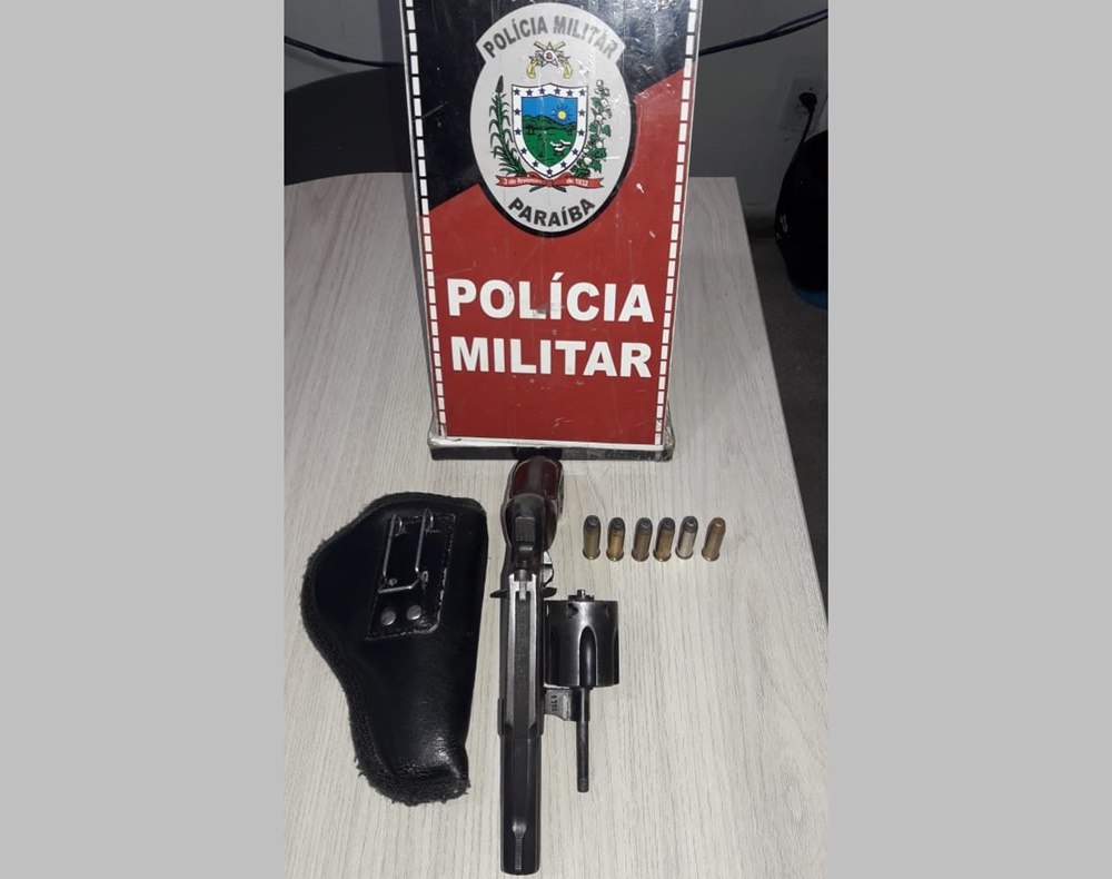 Homem tenta descartar, mas Policia Militar acaba apreendendo arma de fogo em Taperoá nesta terça-feira (31)