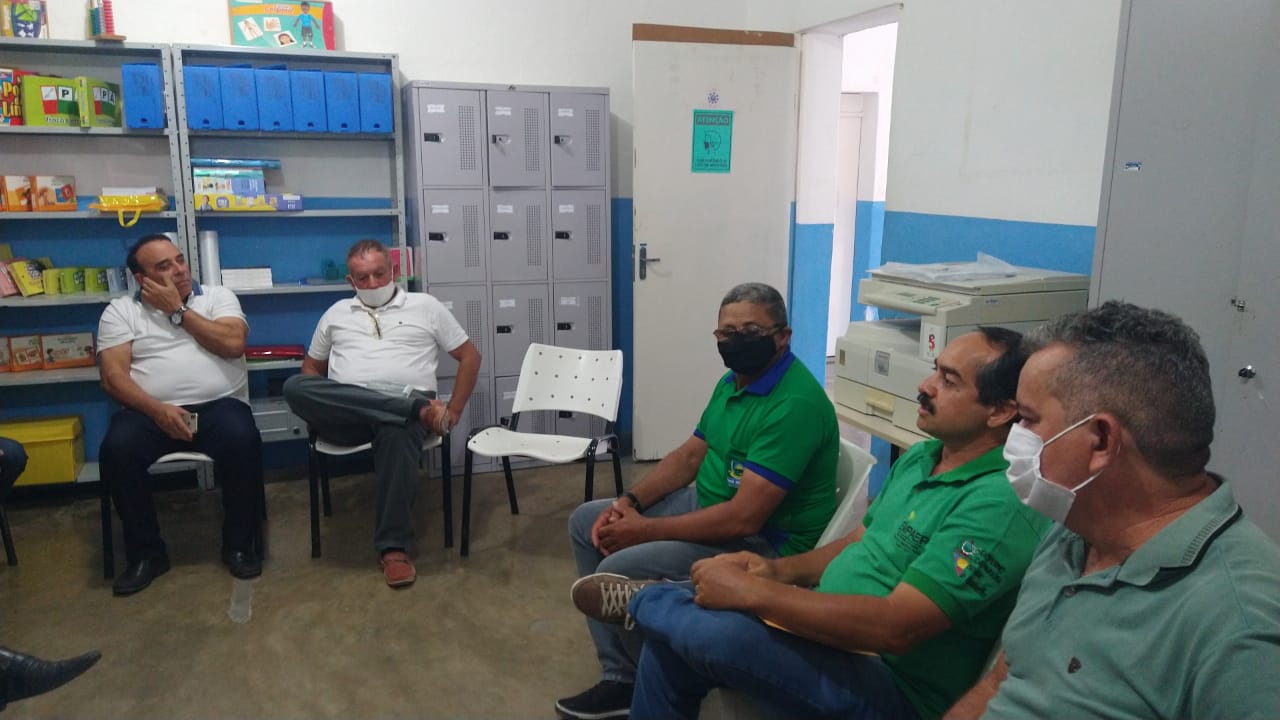 Em Santa Terezinha: Prefeito Arimateia Camboim coloca gestão a disposição das associações rurais para solucionar pendências e reativá-las