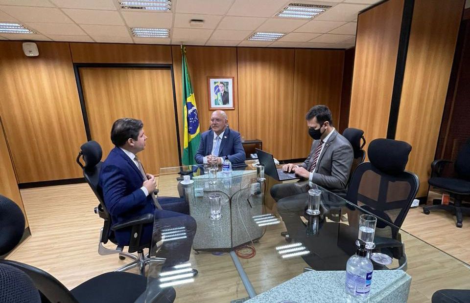 Hugo Motta defende Instituto Federal do Sertão e reitoria em Patos durante audiência com o ministro da educação