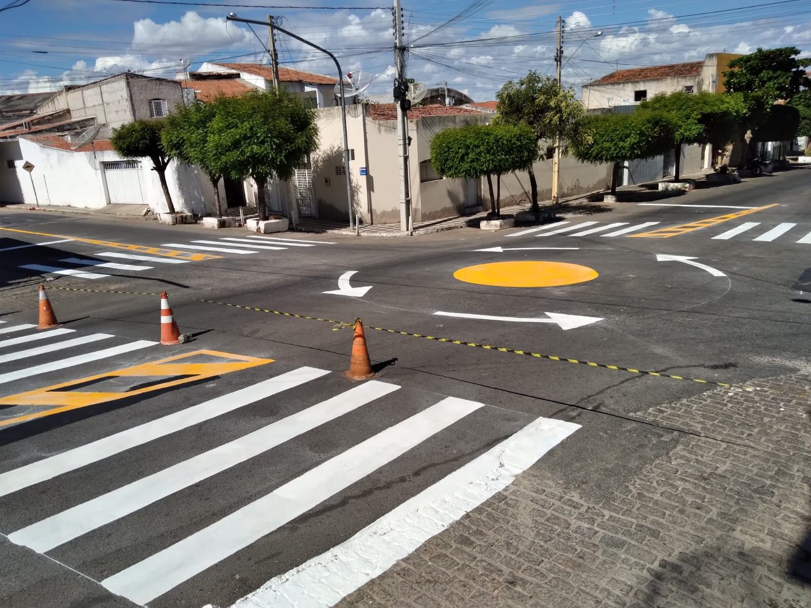 STTRANS realiza implantação de rotatória e semáforos de LED em ruas próximas à Alça Sudeste