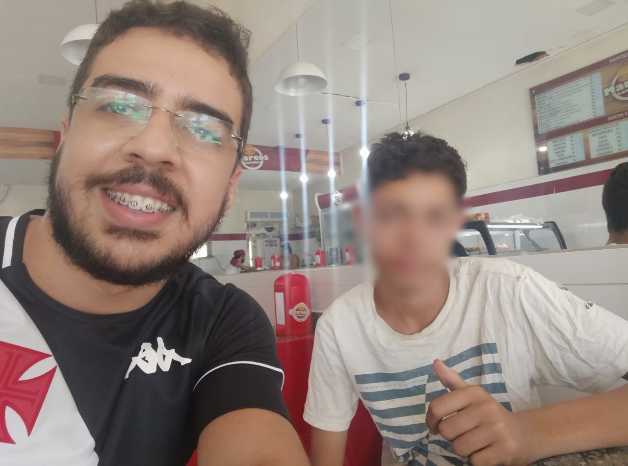 Homem faz relato emocionante sobre garoto que vive na rua, e pede que a Prefeitura de Patos disponibilize ajuda para o mesmo. Veja