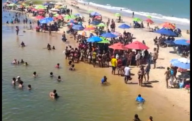 Bombeiros socorrem criança de 7 anos que se afogava em praia na Paraíba