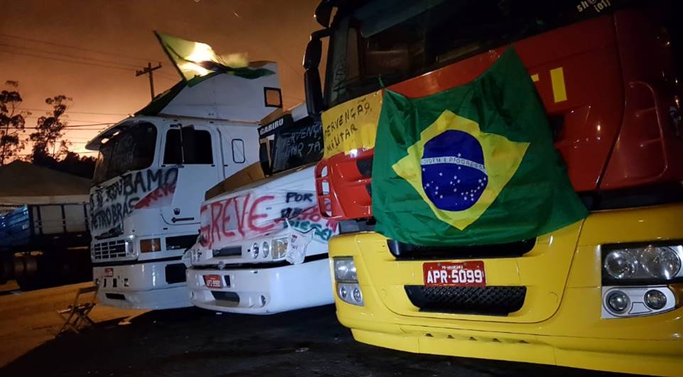 Em vídeo, representantes dos caminhoneiros anuncia nesta quarta-feira (08) início de greve pelo país. Veja
