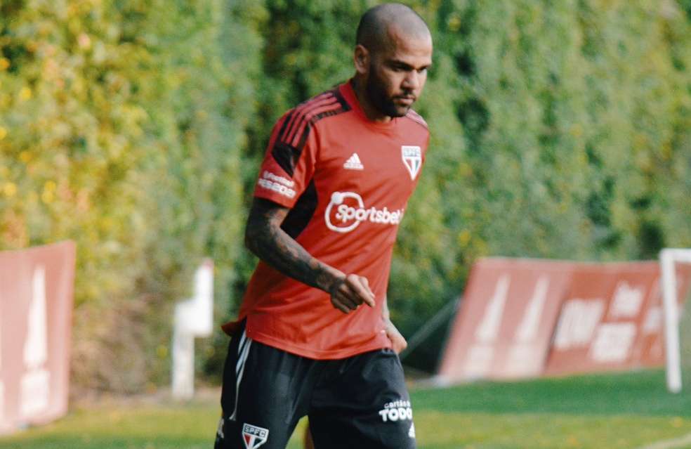 São Paulo garante que Daniel Alves não joga mais pelo clube