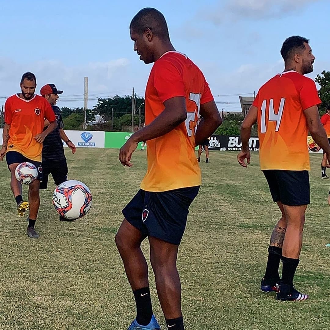 Botafogo busca como visitante os pontos perdidos em casa na Série C
