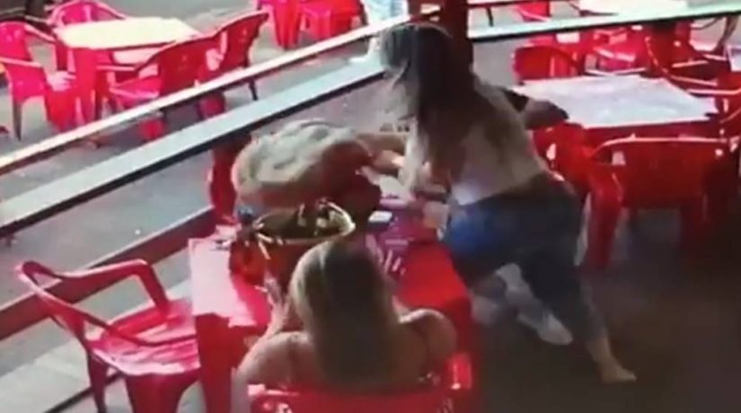 Movida por ciúmes, mulher tenta matar duas jovens a facadas em bar, no Sertão da Paraíba
