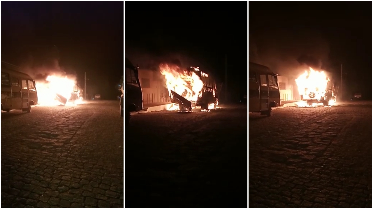 Ônibus escolar de Santa Terezinha pega fogo na madrugada desta Terça-Feira (14)