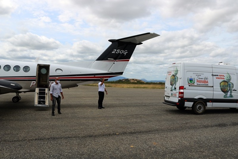 Chegam a Patos nesta quarta (15) mais 3.300 doses de imunizantes contra COVID-19
