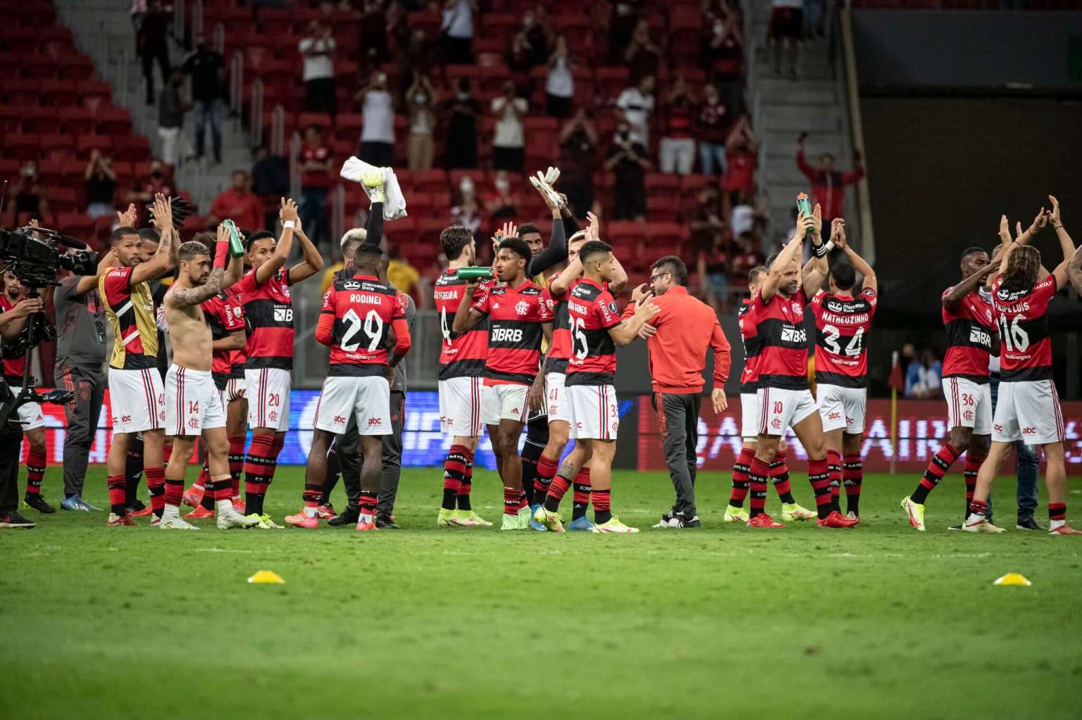 COPA DO BRASIL: Quarta com polêmica no Rio, líder do Brasileirão e duelo de tricolores