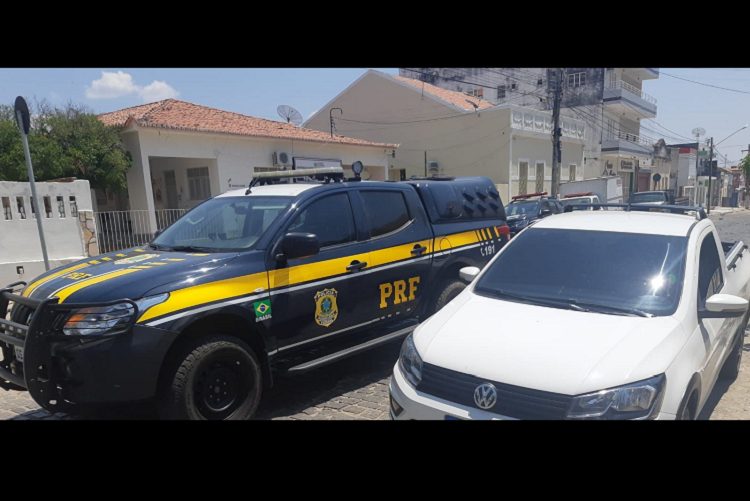 Veículo roubado em Pernambuco é recuperado pela PRF em Pombal