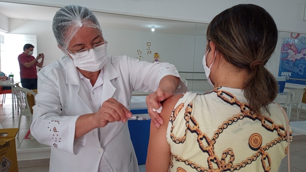 Paraíba distribui 62,6 mil doses contra covid e Patos pode completar 100% de primeira dose para adultos com 18 ou mais