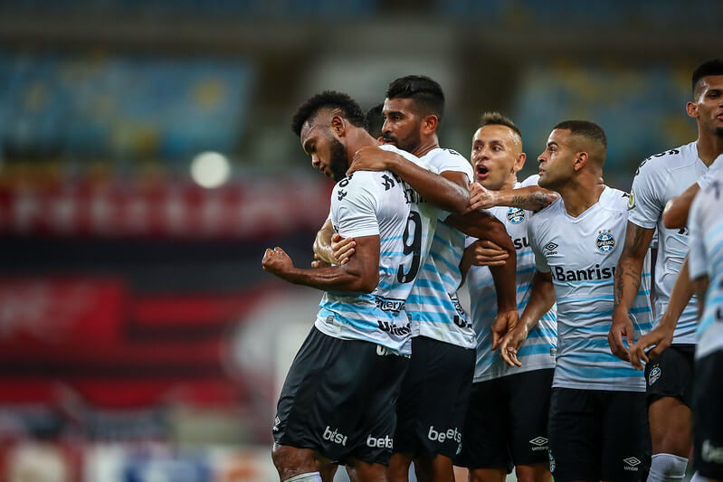 BRASILEIRÃO: Flamengo perde do Grêmio e vê Atlético-MG abrir 11 pontos na liderança