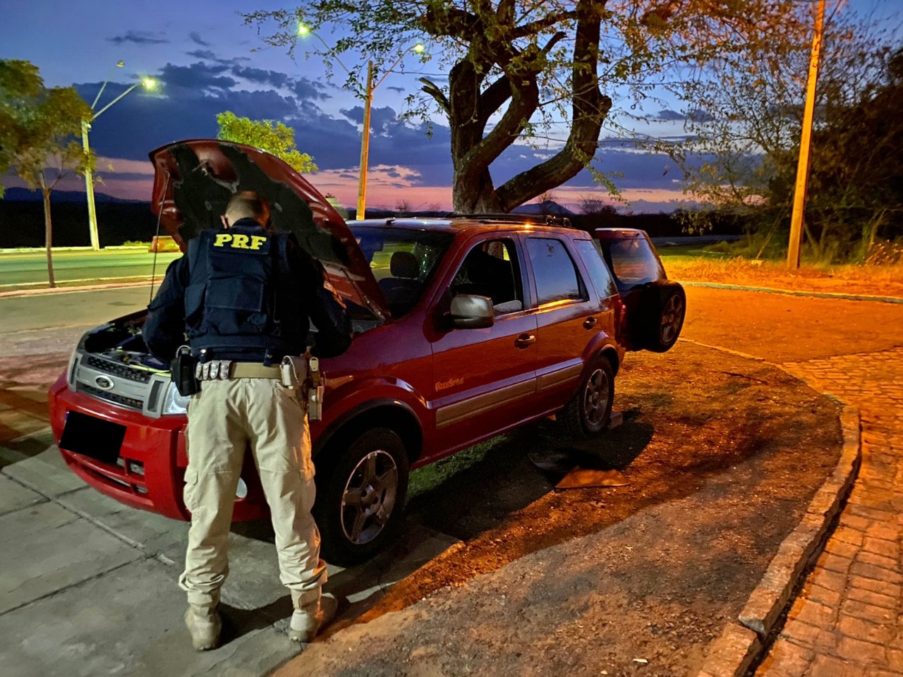 PRF recupera veículo roubado que circulava clonado no sertão da Paraíba