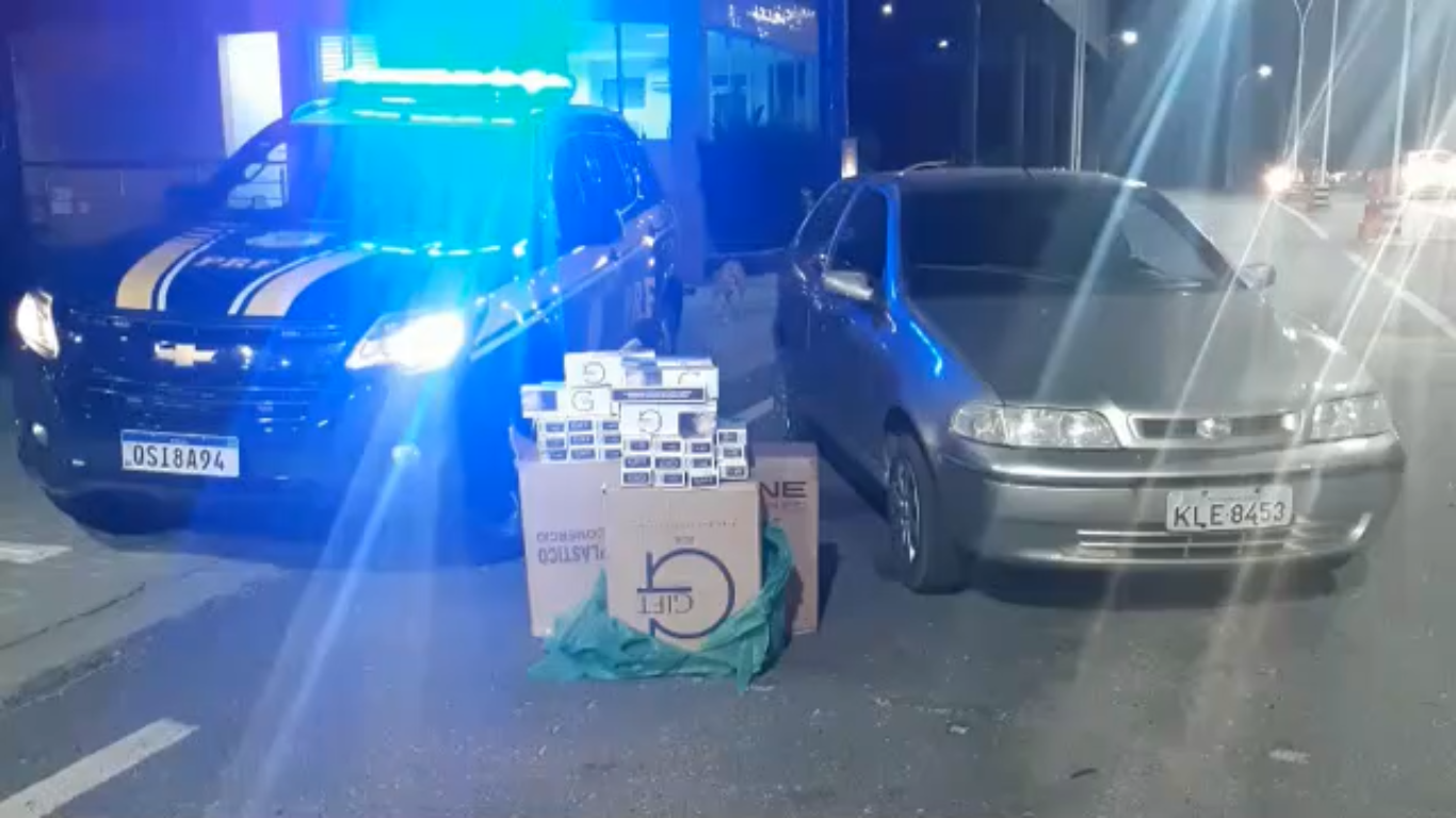 Carro com 2 mil maços de cigarros contrabandeados do Paraguai é apreendido pela PRF em São Mamede