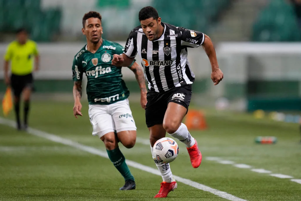Hulk perde pênalti no Allianz, e primeira semi entre Palmeiras e Galo termina sem gols
