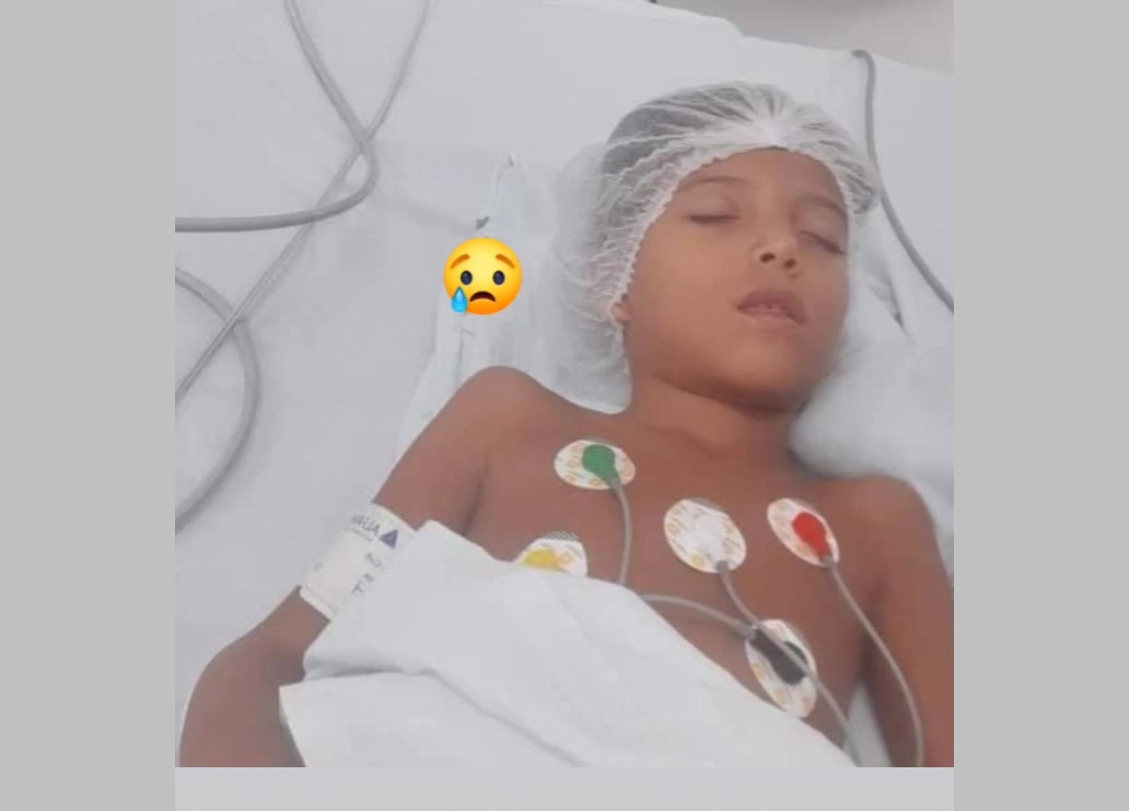 Família patoense pede ajuda para transferir menor de UTI do Hospital Infantil para outro centro. Direção do Hospital diz que todos os esforços estão sendo feitos