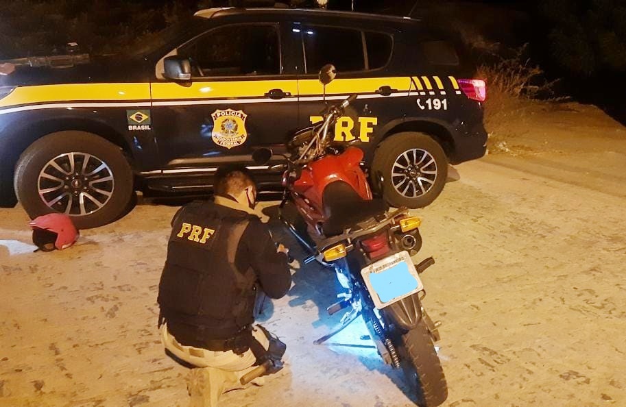 PRF recupera em Patos, motocicleta roubada que circulava clonada na BR-361 saída para Piancó