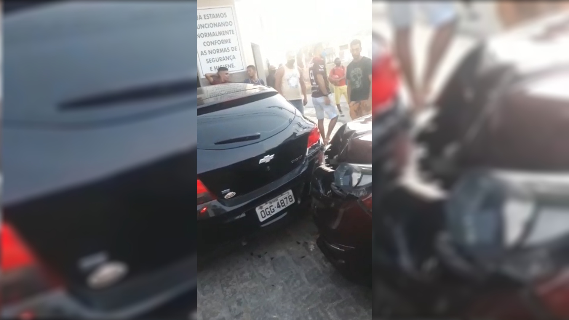 Homem que dirigia ao celular colide em outros dois carros no centro de Patos, na tarde desta segunda (27)