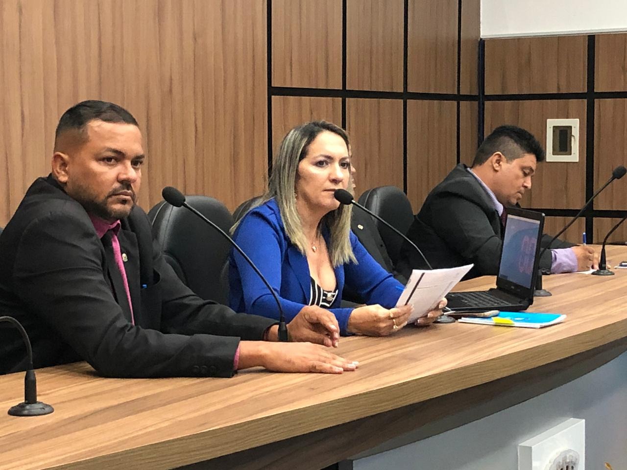 Presidente da Câmara Municipal de Patos confirma que as contas de 2013 da ex-prefeita Francisca Motta serão analisadas por comissão. Ouça