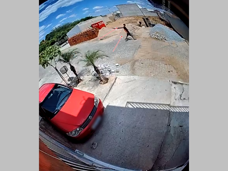 Divulgadas imagens de assalto que culminou com motocicleta tomada na tarde desta sexta (01) em Patos. Veja