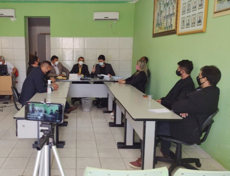 Vereadores de Areia de Baraúnas analisam neste sábado (02), importantes projetos enviados pelo prefeito que vão melhorar a vida da população. Veja