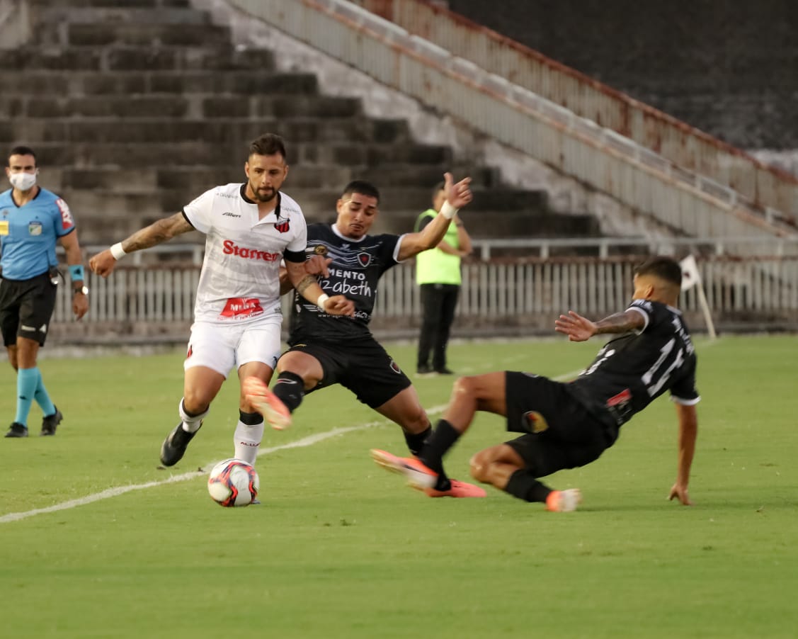 Botafogo-PB estreia na 2ª fase da Série C com derrota para o Ituano-SP em partida que marcou a volta da torcida ao Almeidão