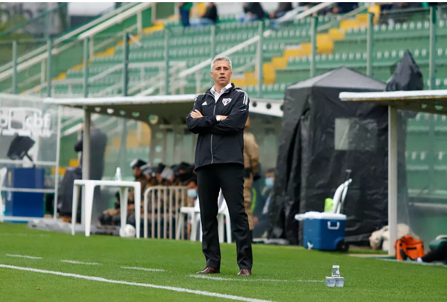 Após reunião, São Paulo decide manter Crespo, mas treinador segue pressionado pela falta de resultados