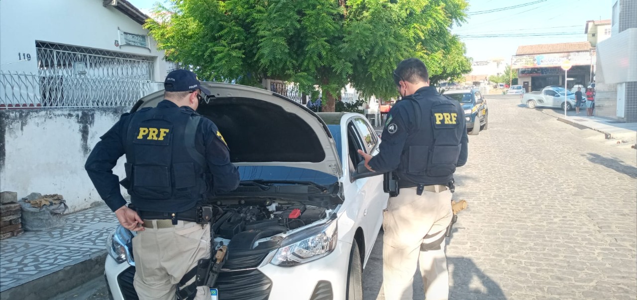 PRF recupera veículo roubado que circulava clonado no sertão da Paraíba