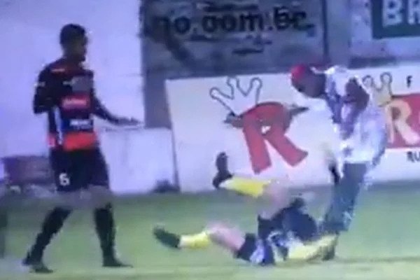 Jogador que agrediu árbitro será autuado por tentativa de homicídio doloso qualificado