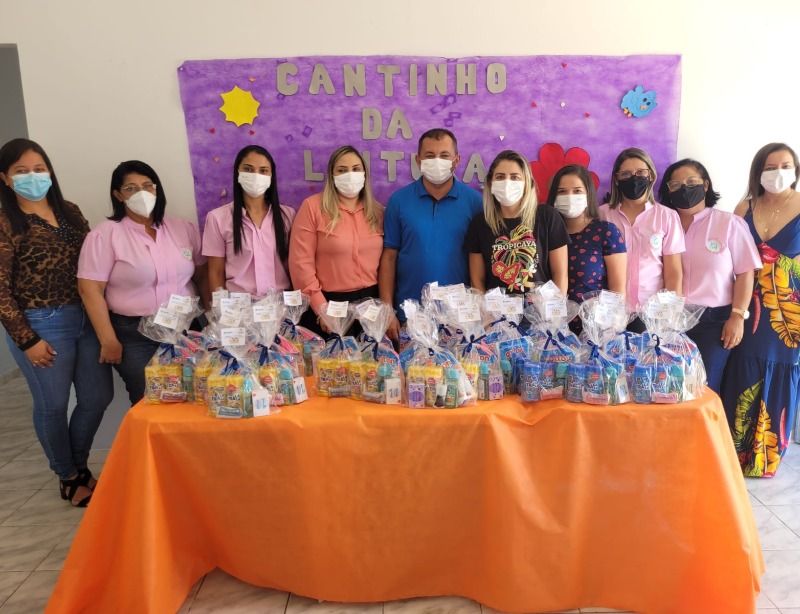 Em Catingueira: Secretaria de Educação realiza entrega de kits de higiene para alunos da Creche