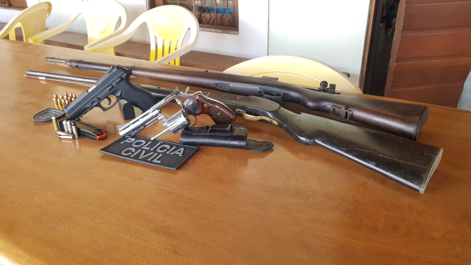 Polícia Civil apreende fuzil, espingarda, pistola e revólver na zona rural de Ingá