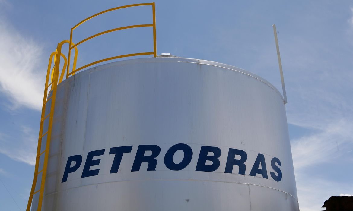 Petrobras anuncia nesta sexta (08), aumento de 7,2% no preço da gasolina e do gás de cozinha