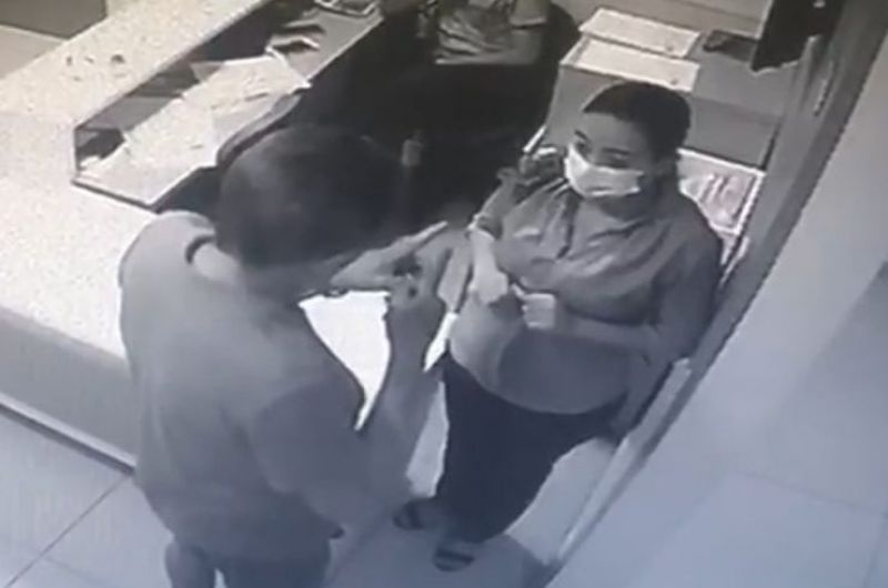 Recepcionista diz ter sido ameaçada e humilhada após pedir para homem mudar de cadeira, em Itaporanga