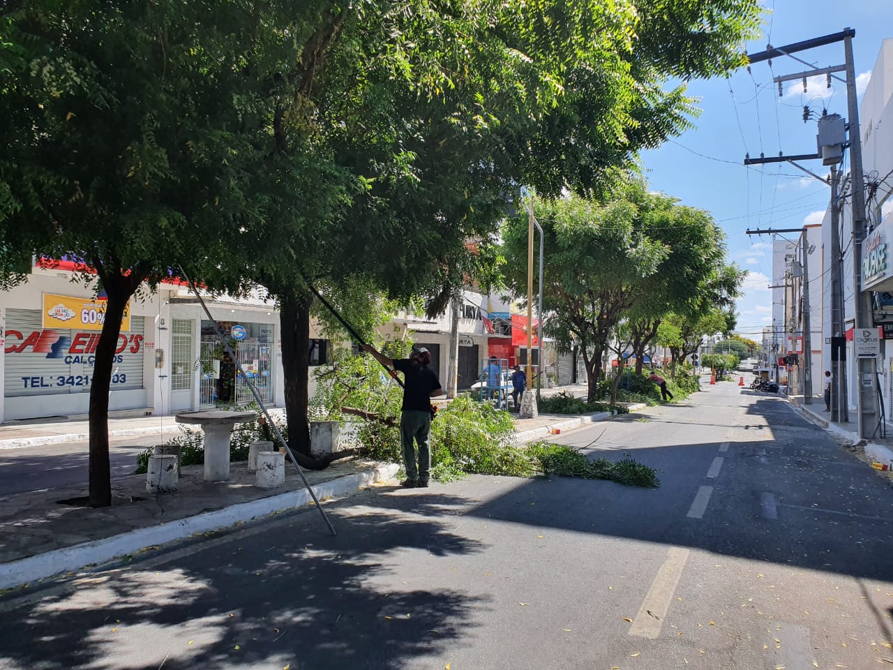 Força-tarefa da Prefeitura de Patos realiza trabalhos que visam melhorar fluidez do trânsito no centro de Patos