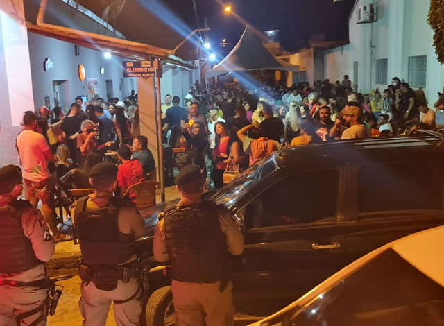 Polícia Militar encerra evento e festa por descumprimento de decreto estadual em Pombal