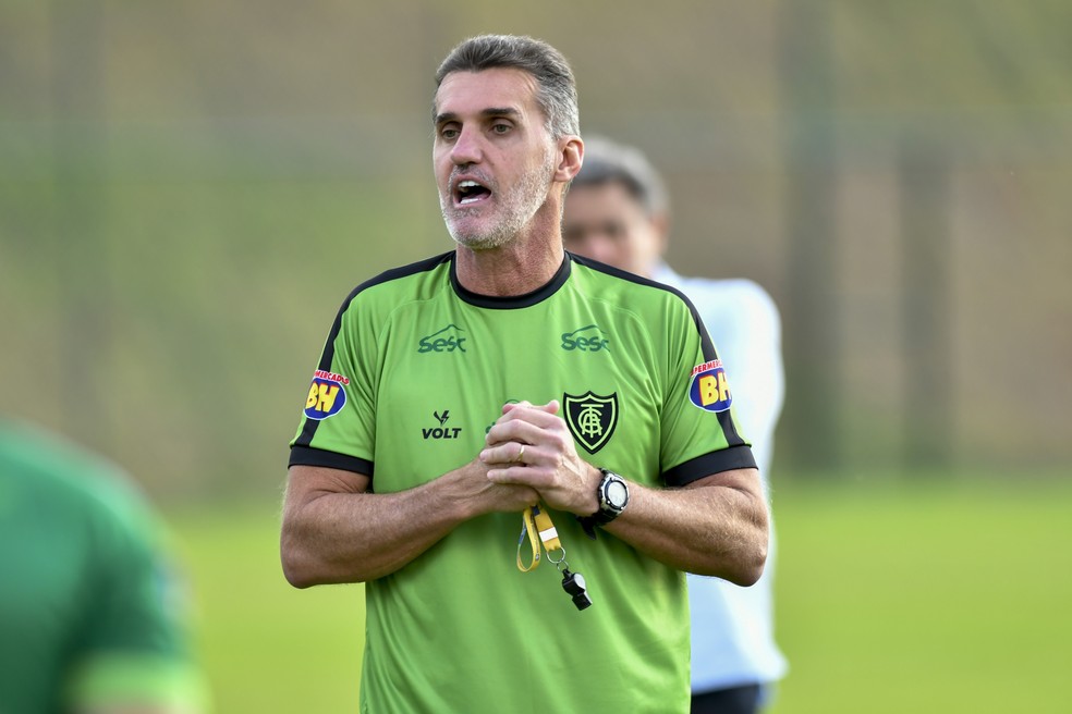 Grêmio 'rouba' técnico de rival do Brasileirão para substituir Felipão