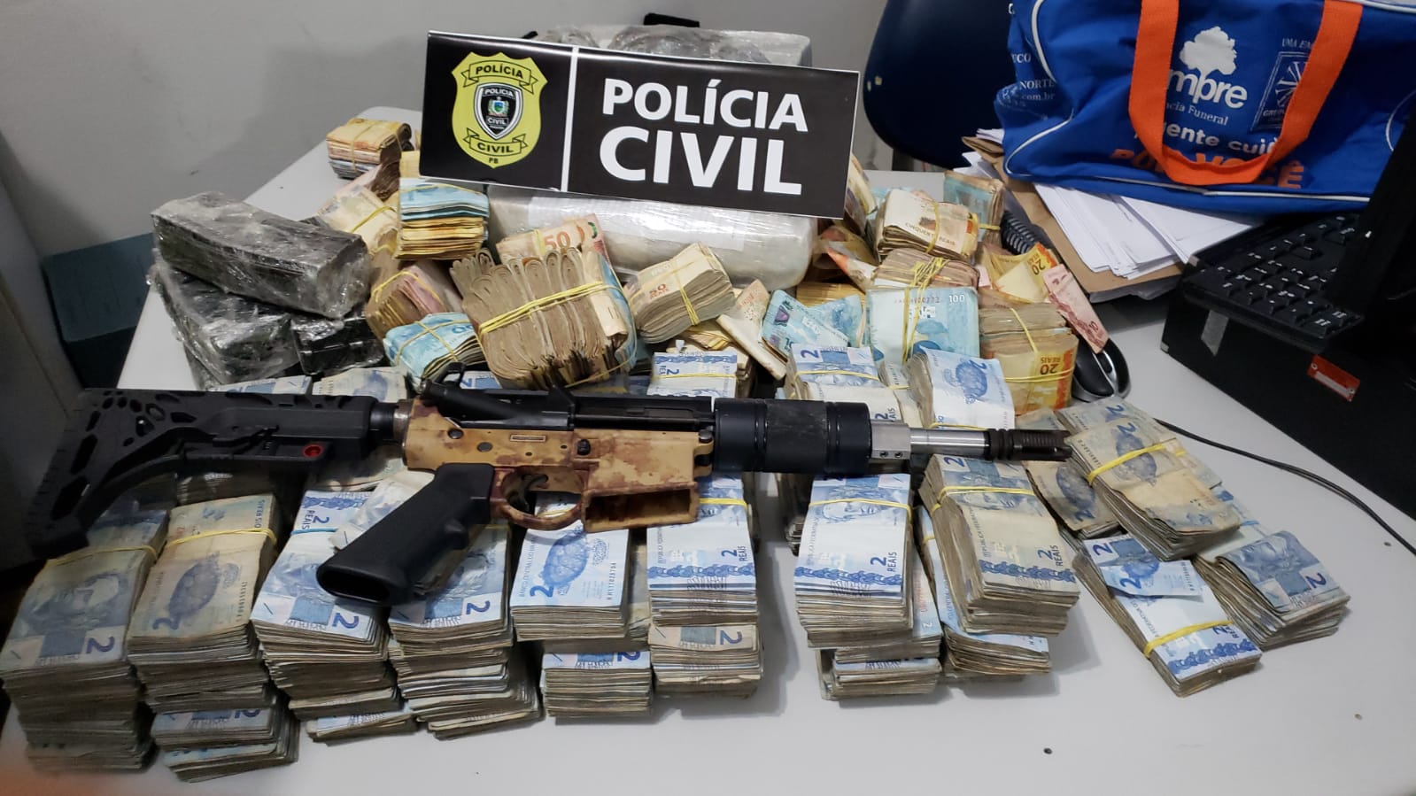 Polícia Civil apreende fuzis, munições e aproximadamente R$ 500 mil em Solânea