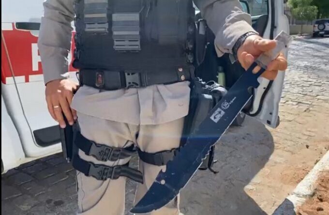 No Vale do Piancó mulher acerta vários golpes de punhal no marido