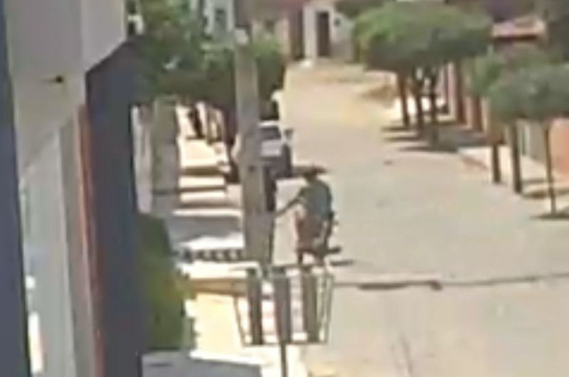 Caso de importunação sexual contra menor de idade é registrado por câmeras de segurança, em Conceição