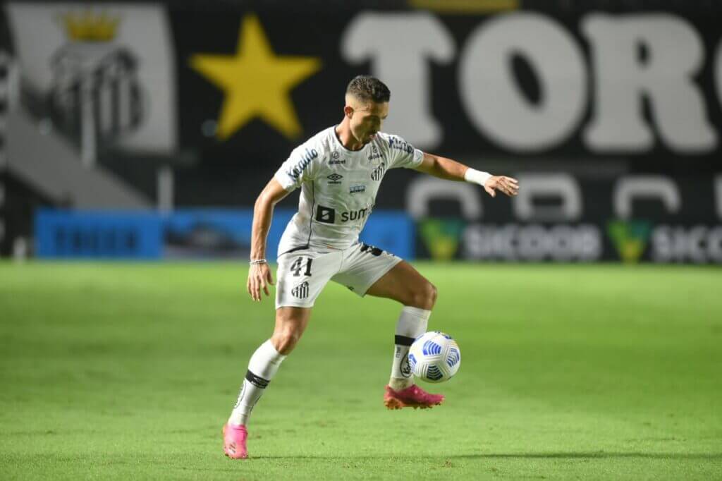 Santos aceita proposta e vende meia para time dos Estados Unidos