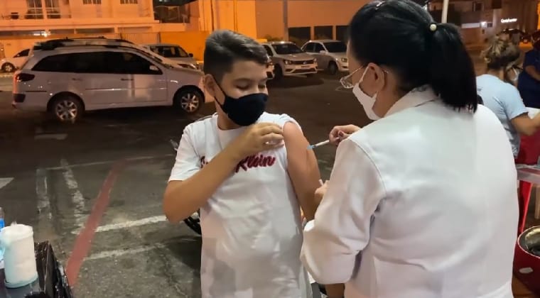 Prefeitura de Patos realiza drive thru e vacina pré-adolescente de 12 e 13 anos na noite dessa sexta-feira (22)